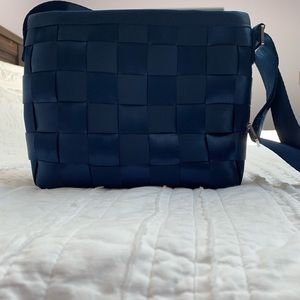 Harvey’s Seatbelt small messenger bag